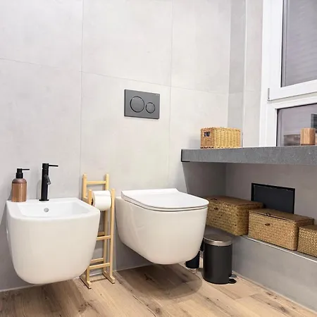 - Boutique In The Center On The * Lecco