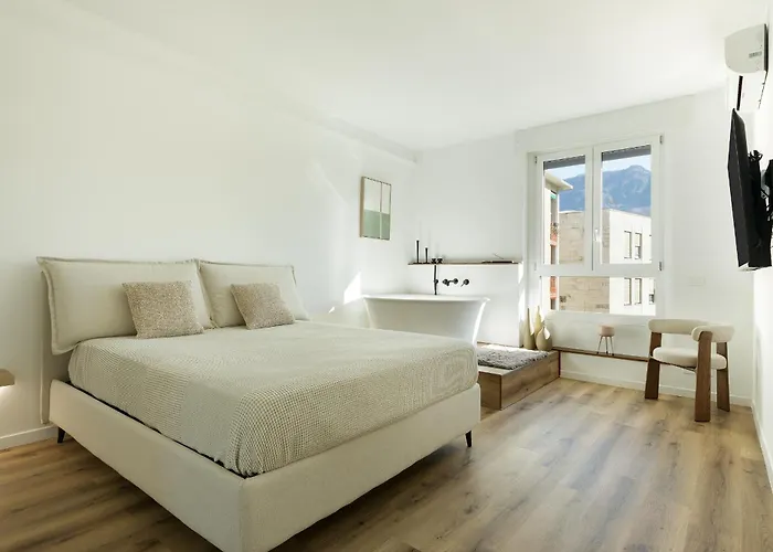 - Boutique In The Center On The